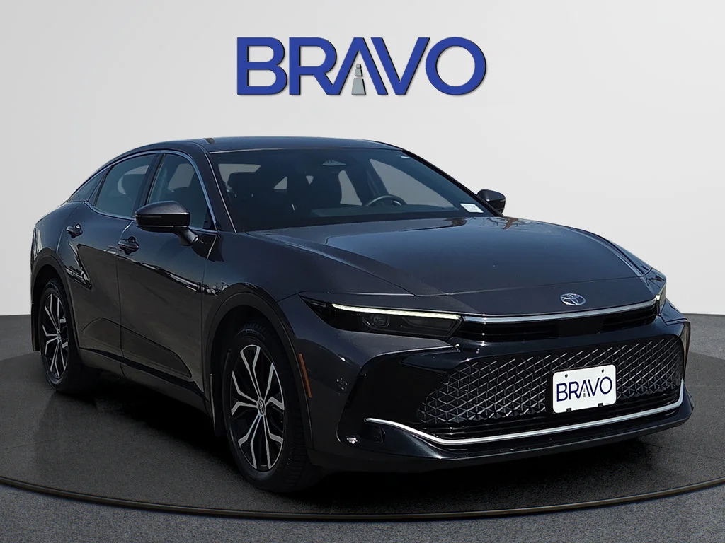 Used 2024  Toyota XLE image 6