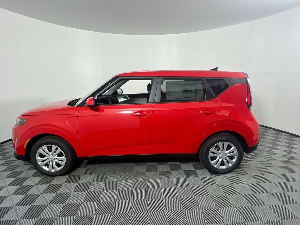 Used 2022 Red Kia LX image 8