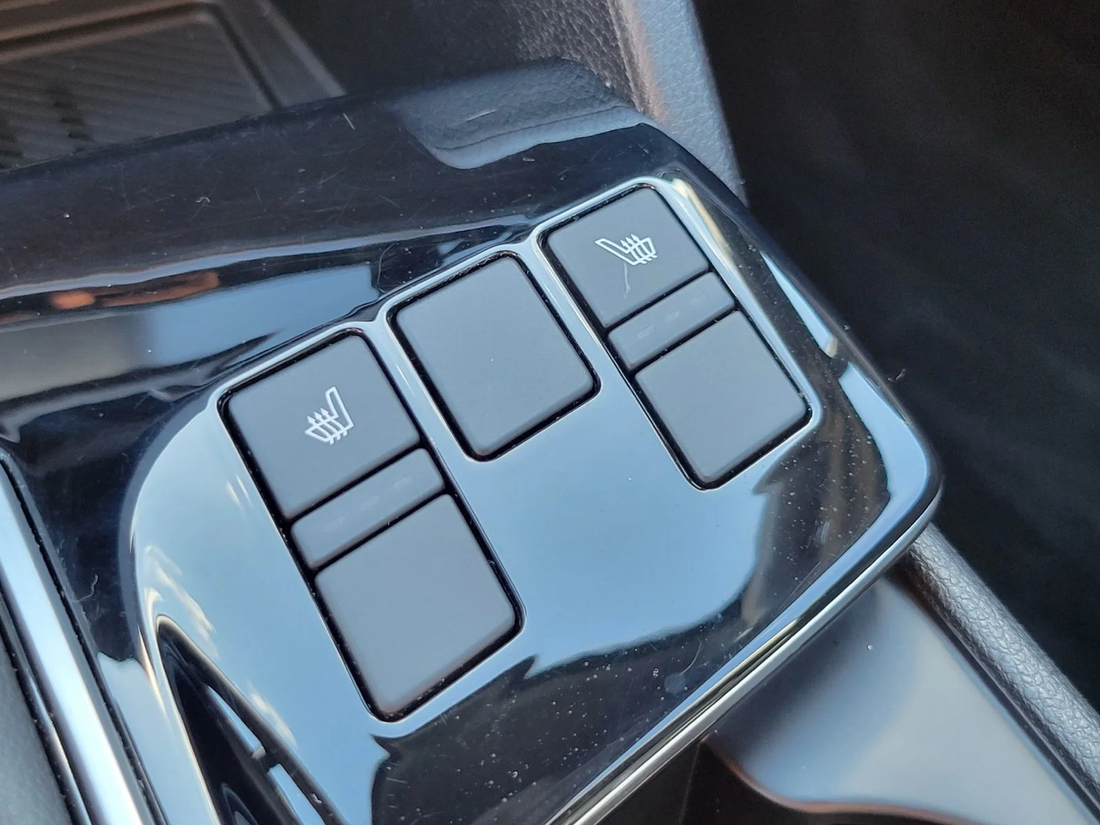 Certified Used 2025 Green Kia X-Line image 23