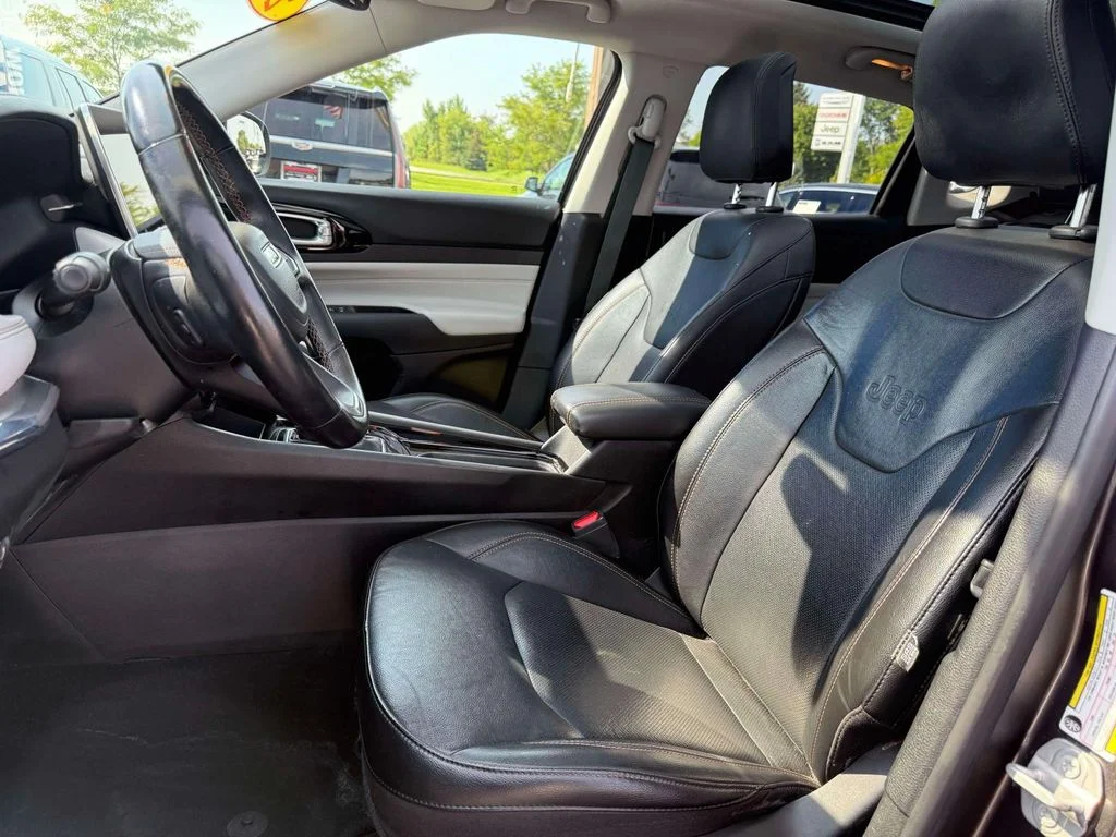 Used 2022 Gray Jeep Limited image 15
