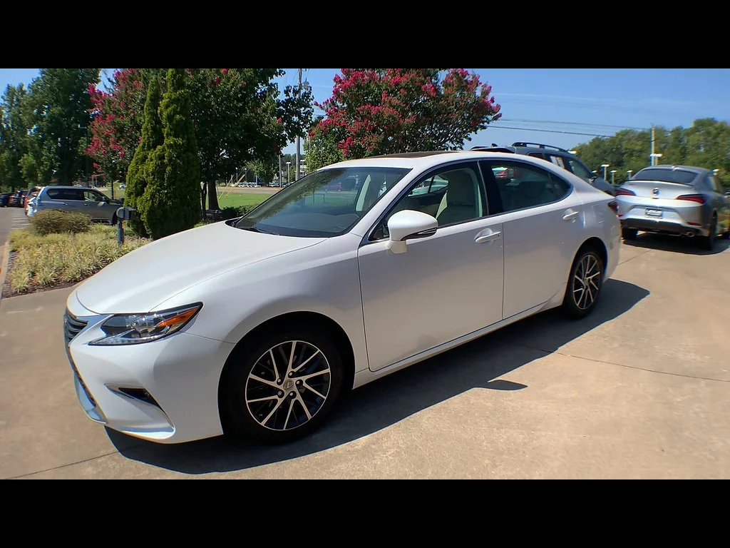Used 2018 Eminent White Pearl Lexus 350 image 4
