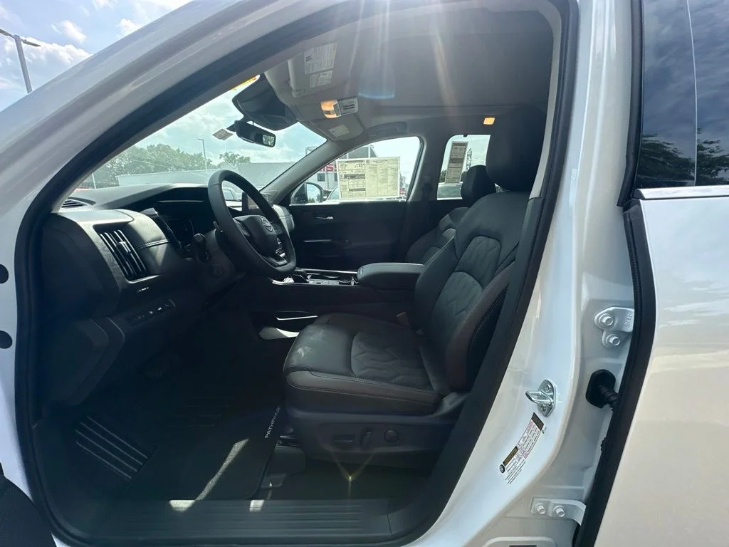 New 2026 Everest White Pearl TriCoat Nissan Platinum image 12