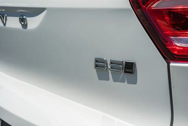 Certified Used 2025 Crystal White Volvo Plus image 8