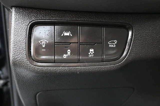 Used 2020 Black Hyundai SEL image 15