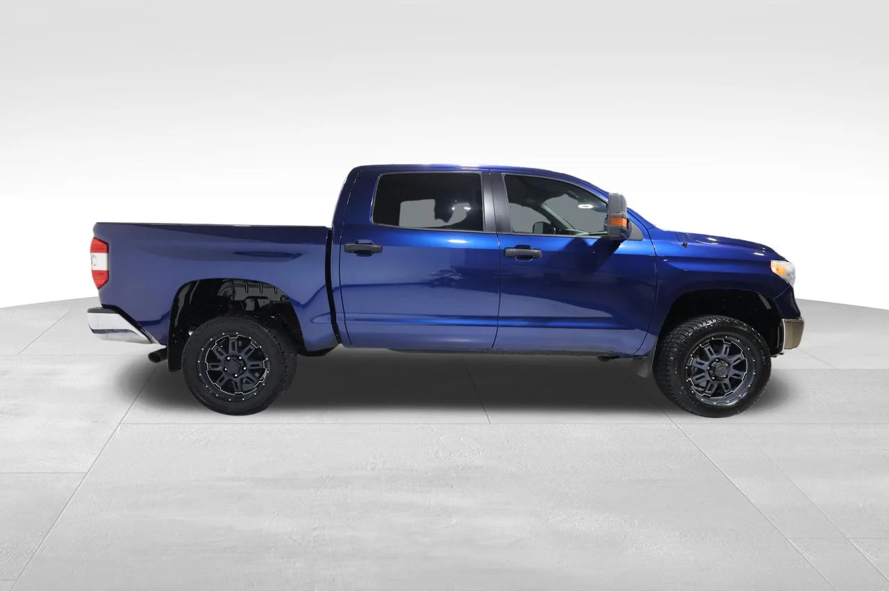 Used 2015 Blue Toyota SR5 image 5