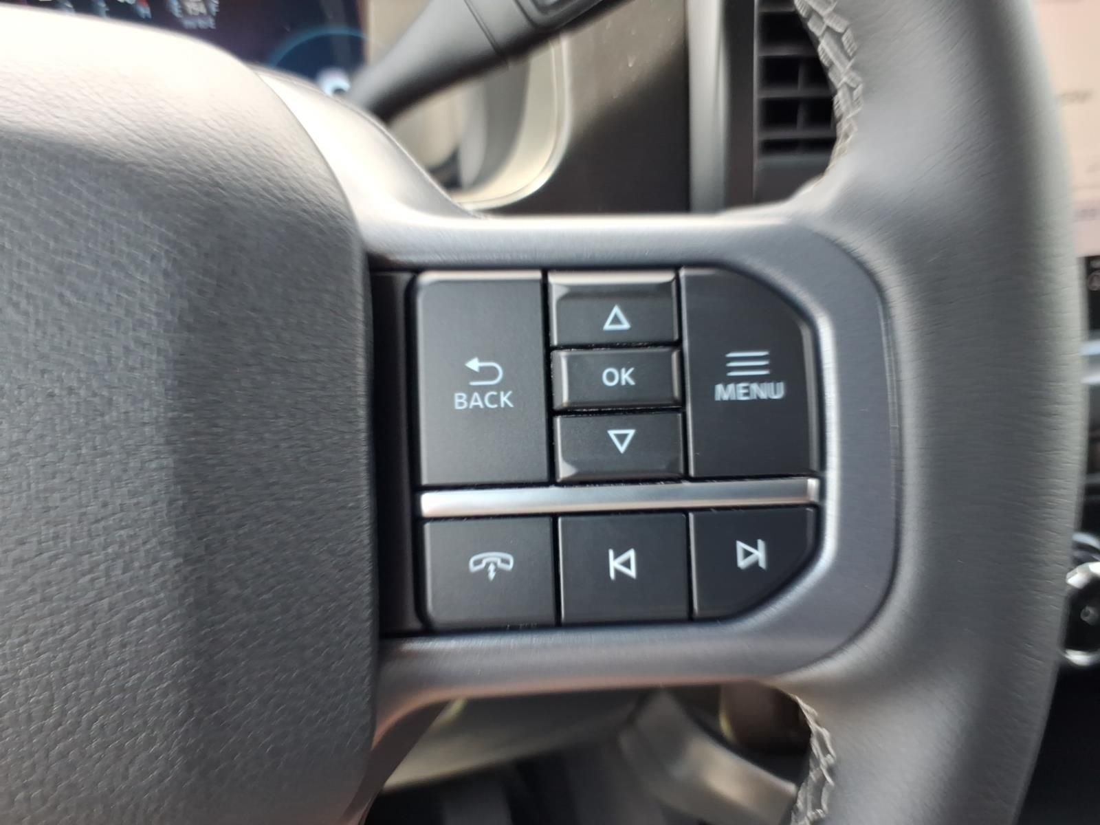 New 2026 Star White Metallic Tri-Coat Ford F-250® Lariat® image 18