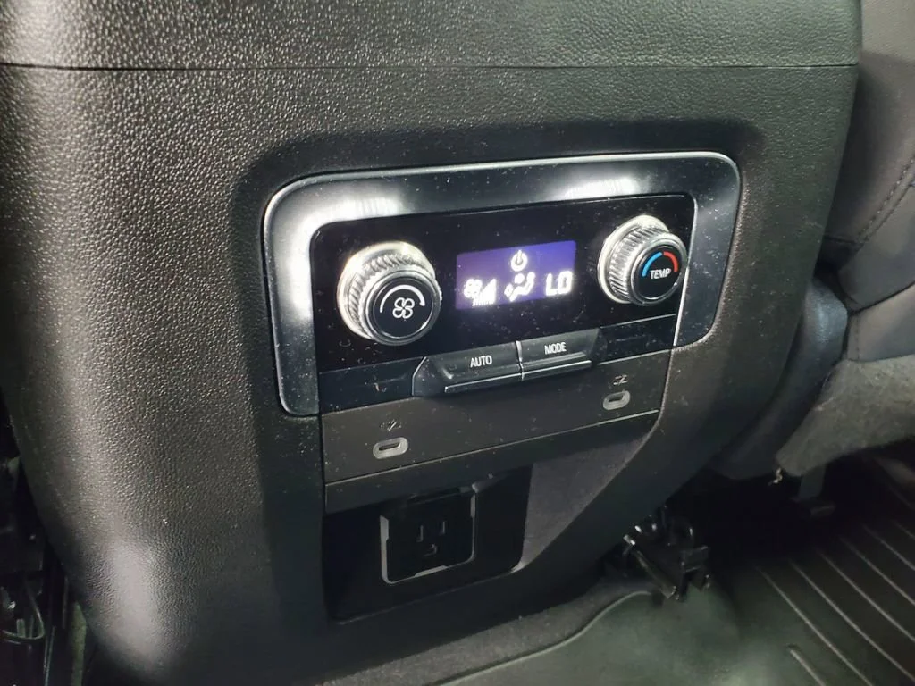 Used 2023 Summit White GMC SLE image 27