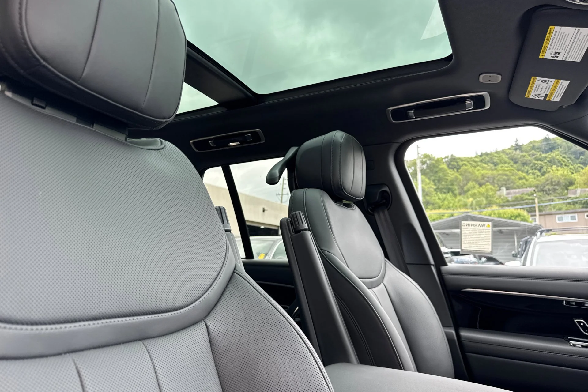 New 2026 Carpathian Grey Land Rover SE image 19