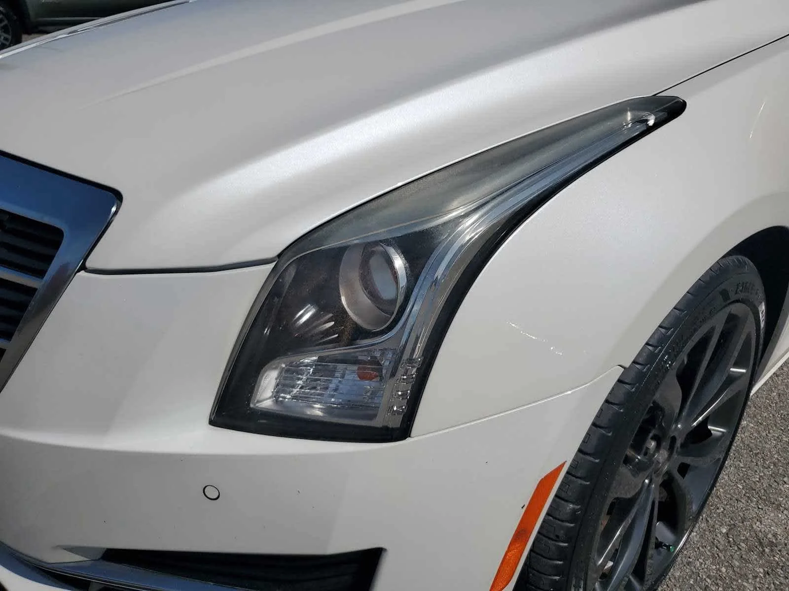 Used 2018 CRYSTAL WHITE TRICOAT Cadillac Luxury AWD image 13