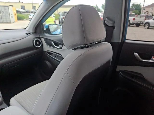 Used 2023 Green Hyundai SEL image 16