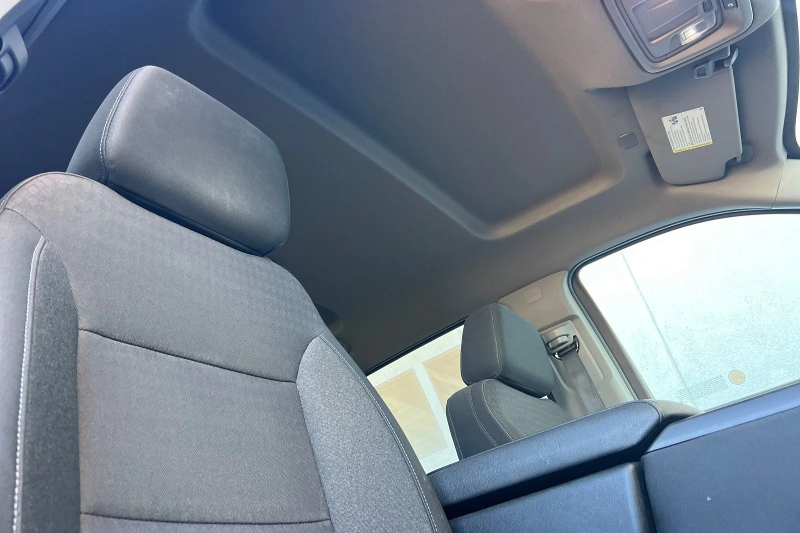 Used 2023 White Chevrolet Custom image 16