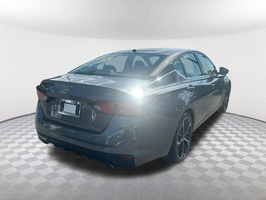 Used 2025 Gray Nissan 2.5 SR image 5