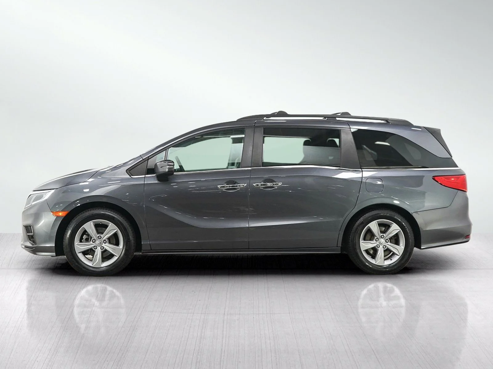 Used 2018 Honda Odyssey EX-L with VIN 5FNRL6H78JB083330 for sale in Burnsville, Minnesota