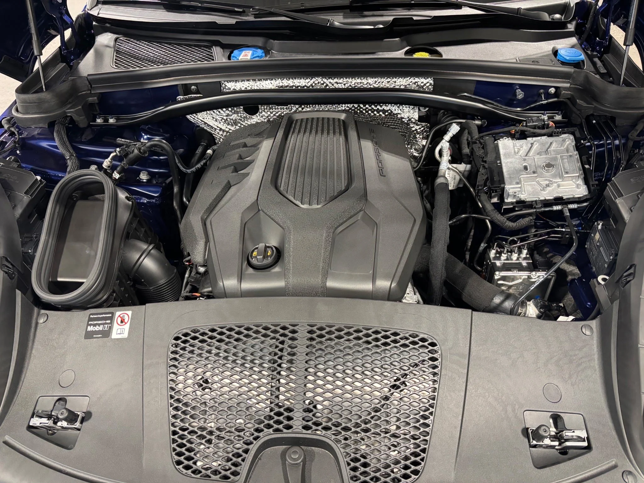 New 2026 Gentian Blue Metallic Porsche  image 30
