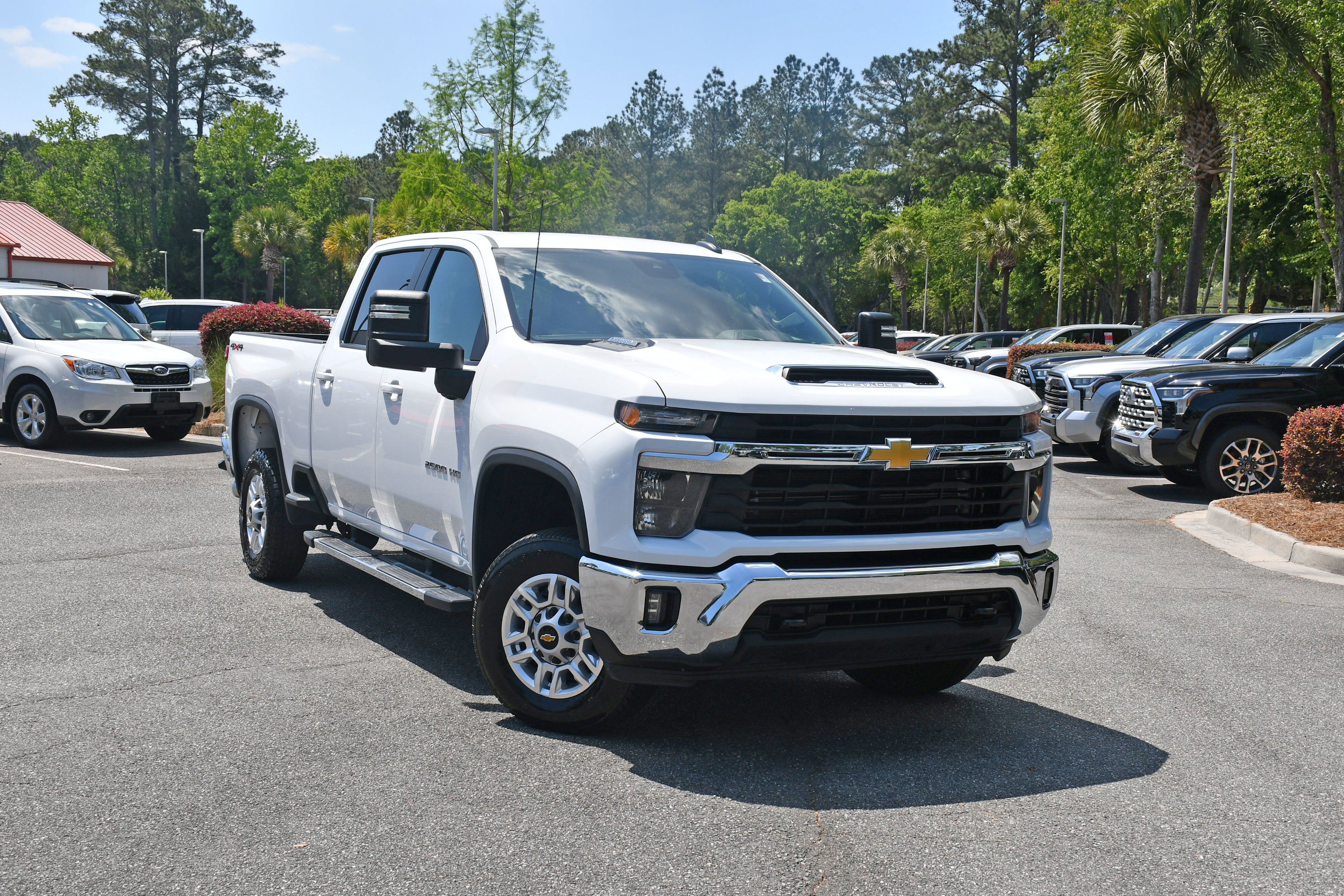 Used 2025 White Chevrolet LT image 5