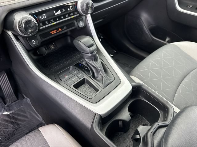 2021 Toyota RAV4 XLE - Photo 21