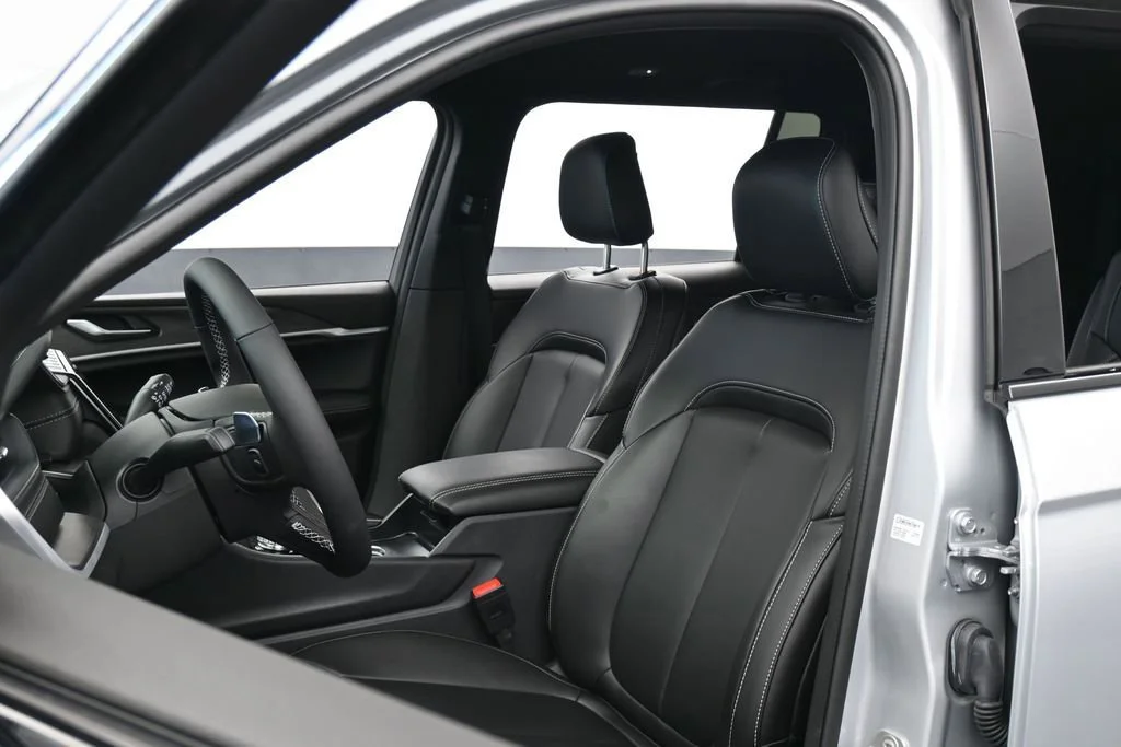 Used 2025 Silver Jeep Limited image 10