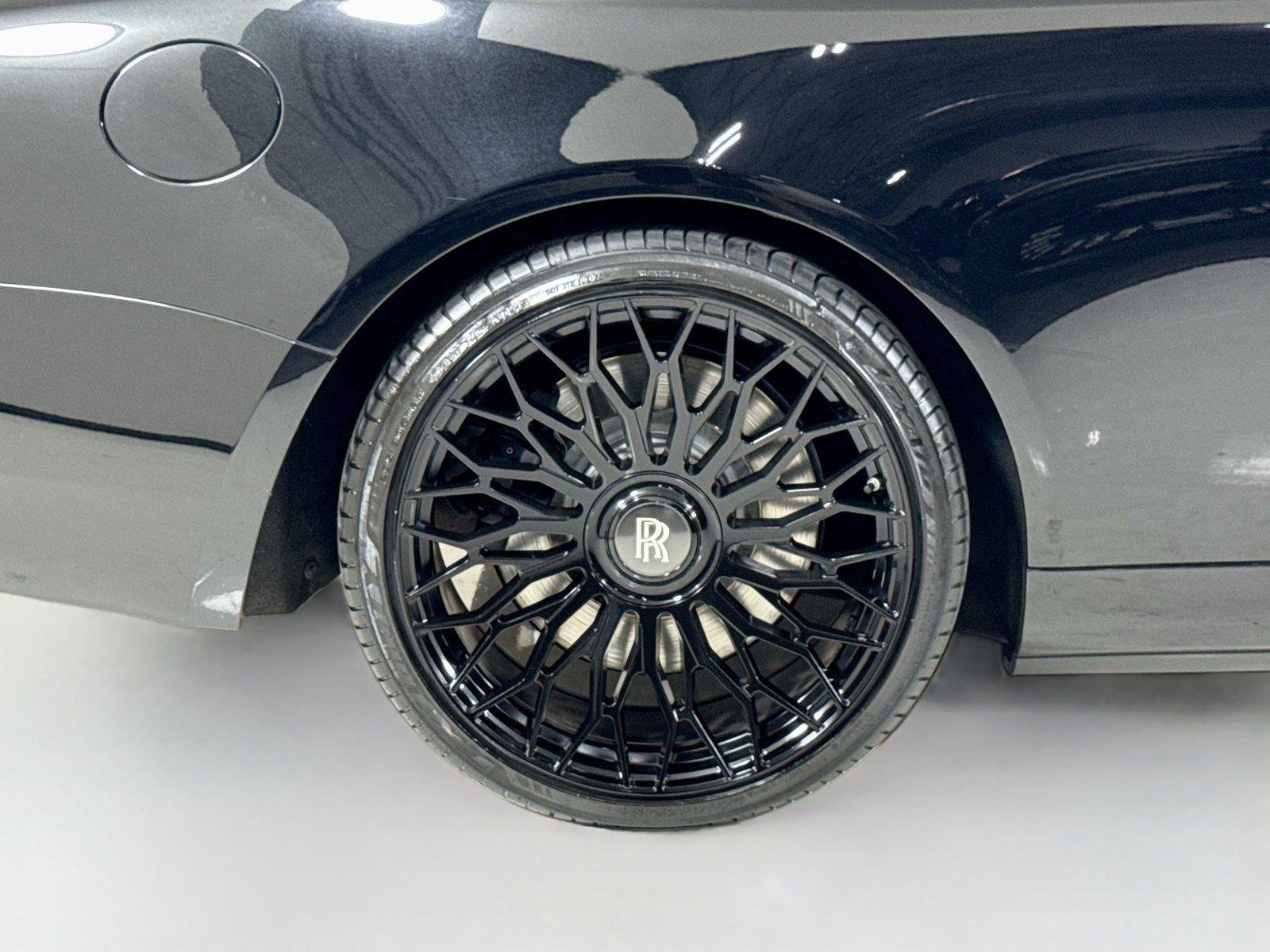 Used 2018 Obsidian Rolls-Royce  image 32