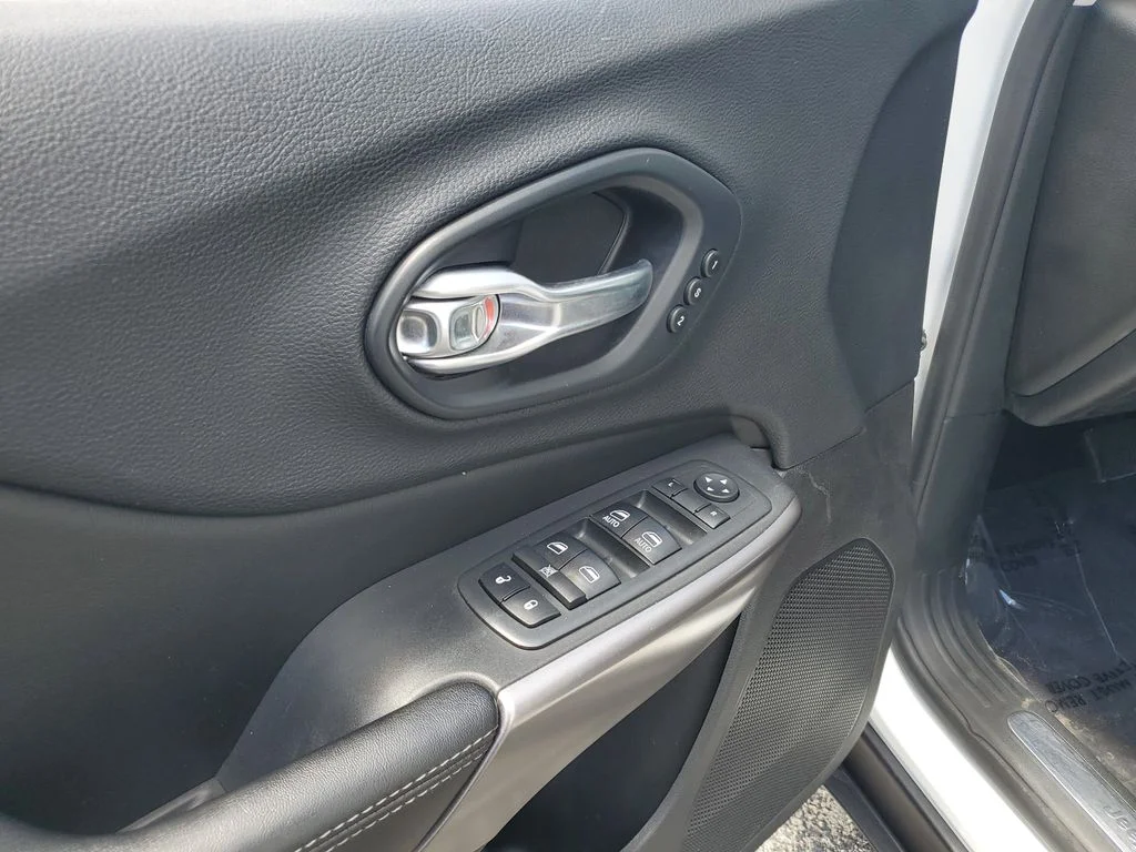 Used 2019 White Jeep Limited image 19