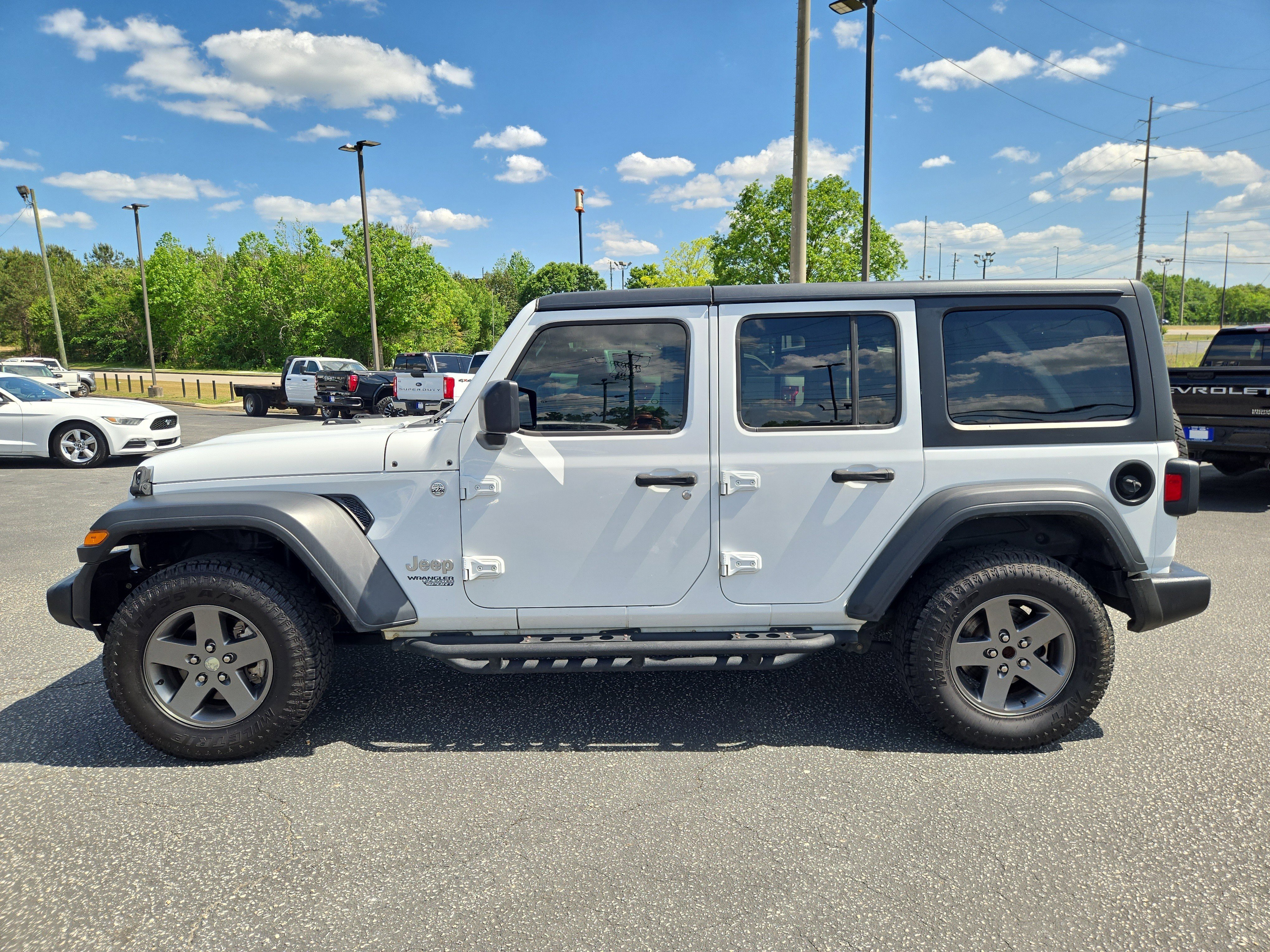 Used 2018 White Jeep Sport image 11