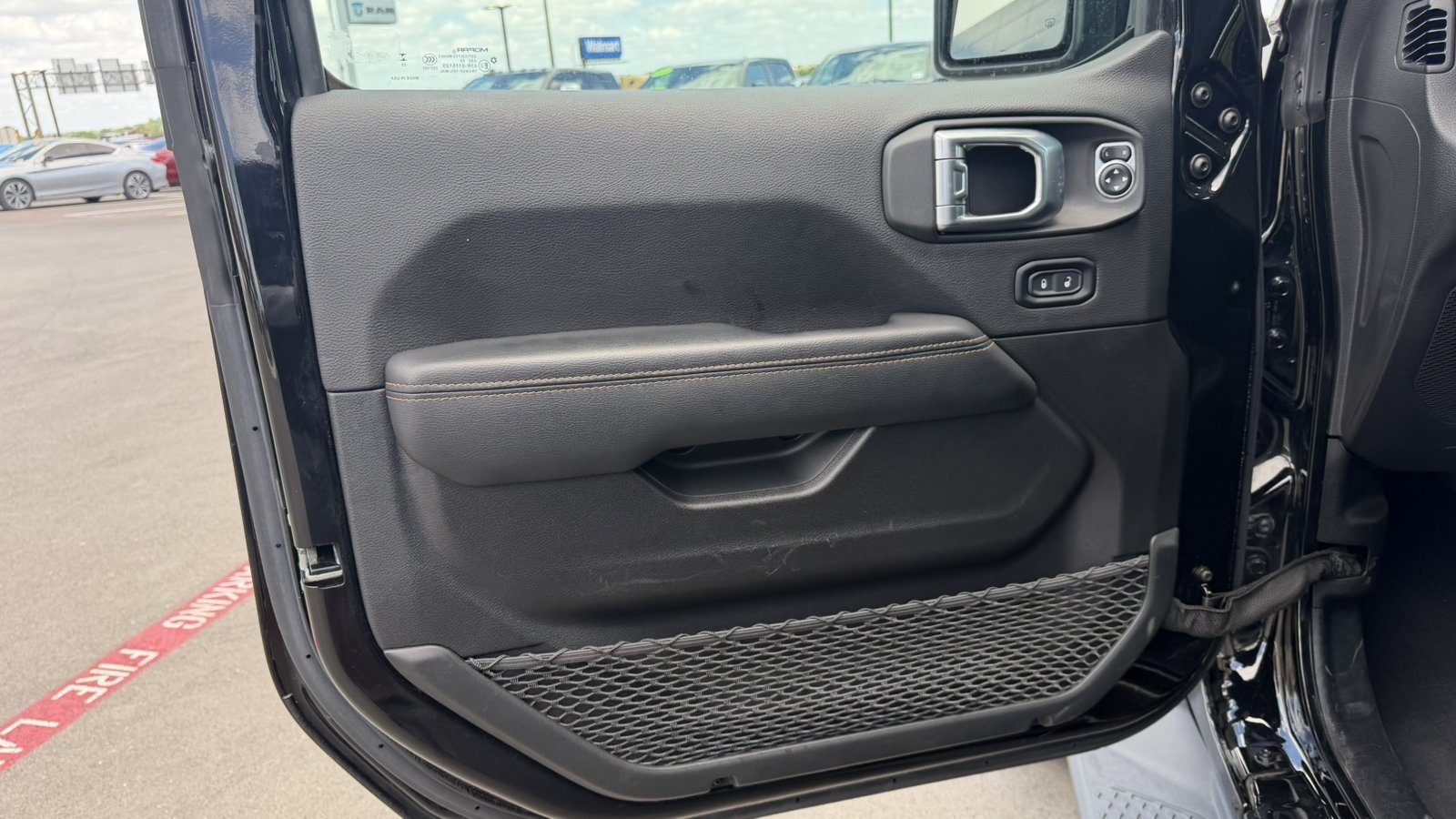 Used 2023 Black Clearcoat Jeep High Altitude image 9