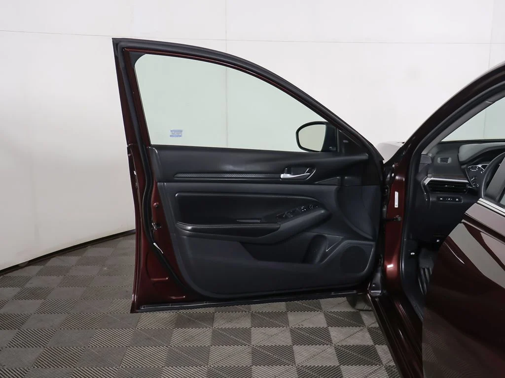 Used 2024 Red Nissan 2.5 SV image 15