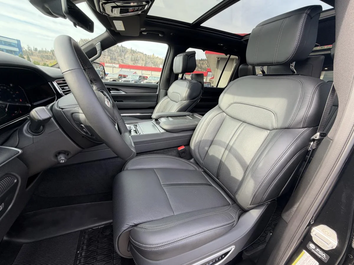 New 2026 Black Jeep Summit Obsidian image 15
