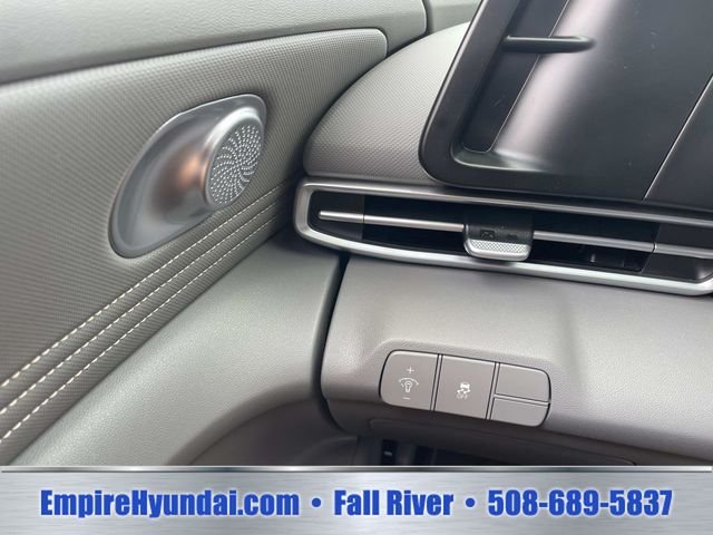 Certified Used 2025 Fluid Metal Hyundai SEL Sport image 31