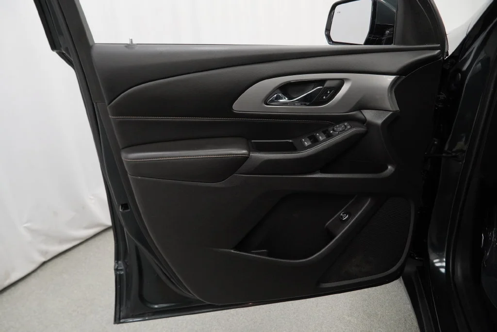Certified Used 2018 GRAPHITE METALLIC Chevrolet LT Cloth image 34