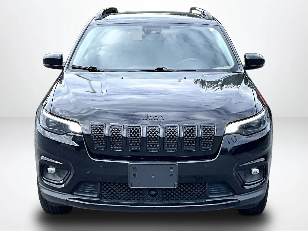 Used 2023 Black Jeep Altitude image 4