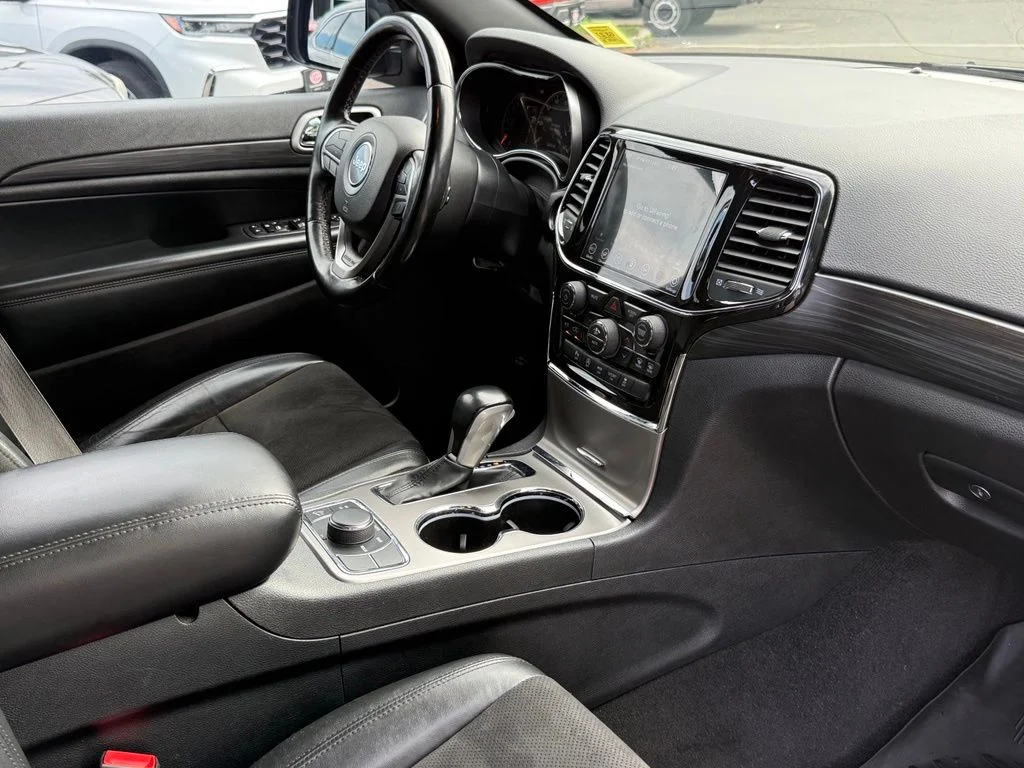 Used 2022 Diamond Black Jeep Laredo X image 30