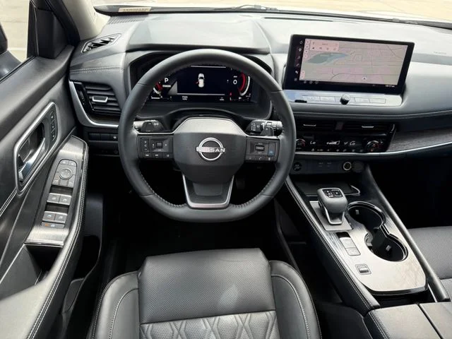 Used 2025 Gold Nissan Platinum image 23