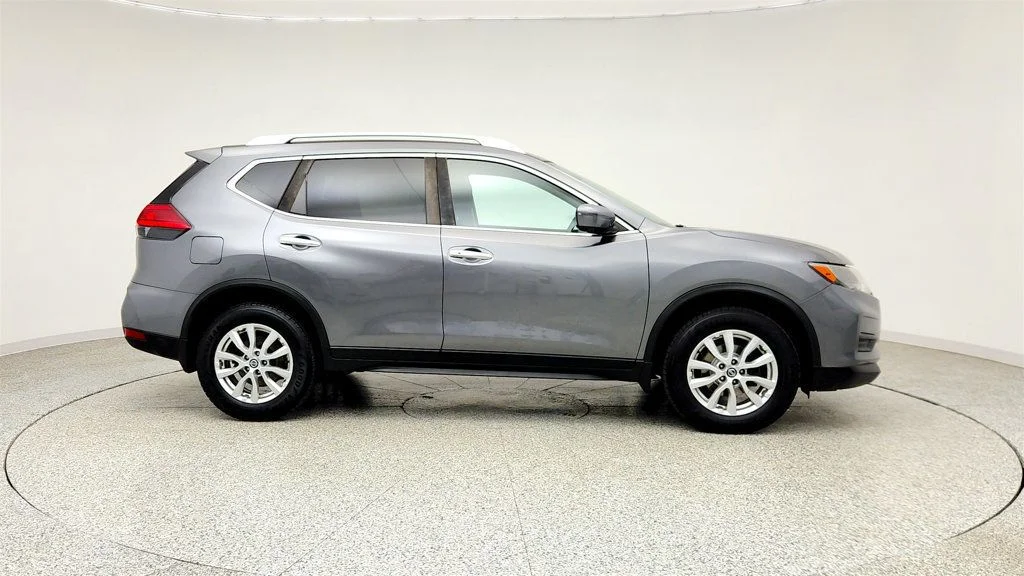 Used 2017 Gun Metallic Nissan 2017.5 AWD SV w/ SV Premium Package & Navigation image 4