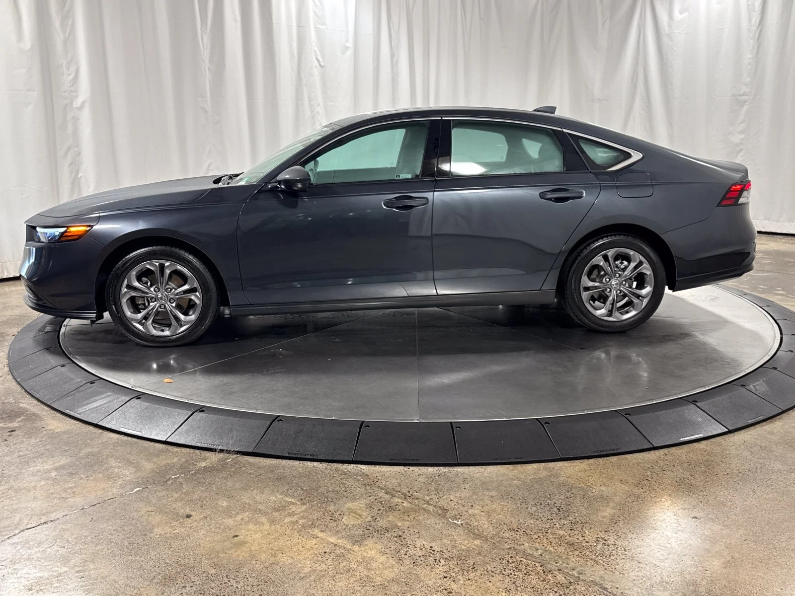 2023 Honda Accord EX - Photo 6