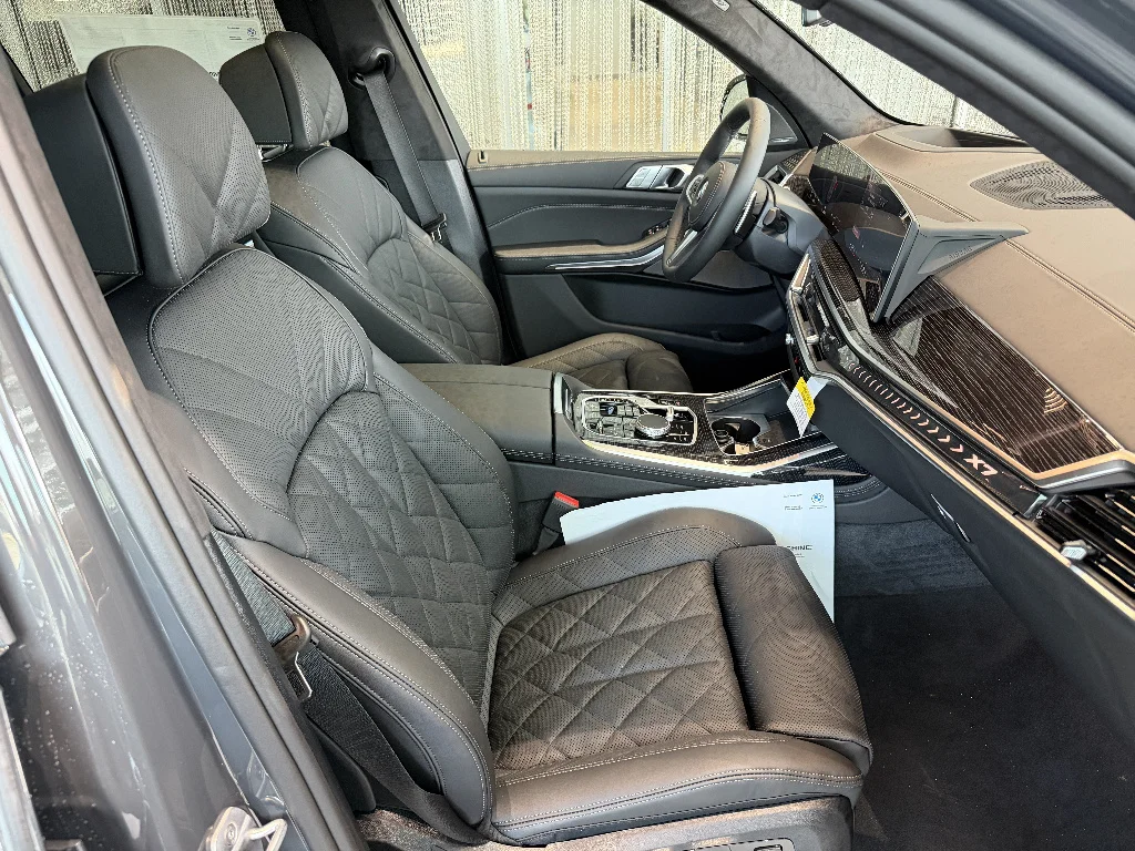 2027 BMW X7 40i - Photo 15