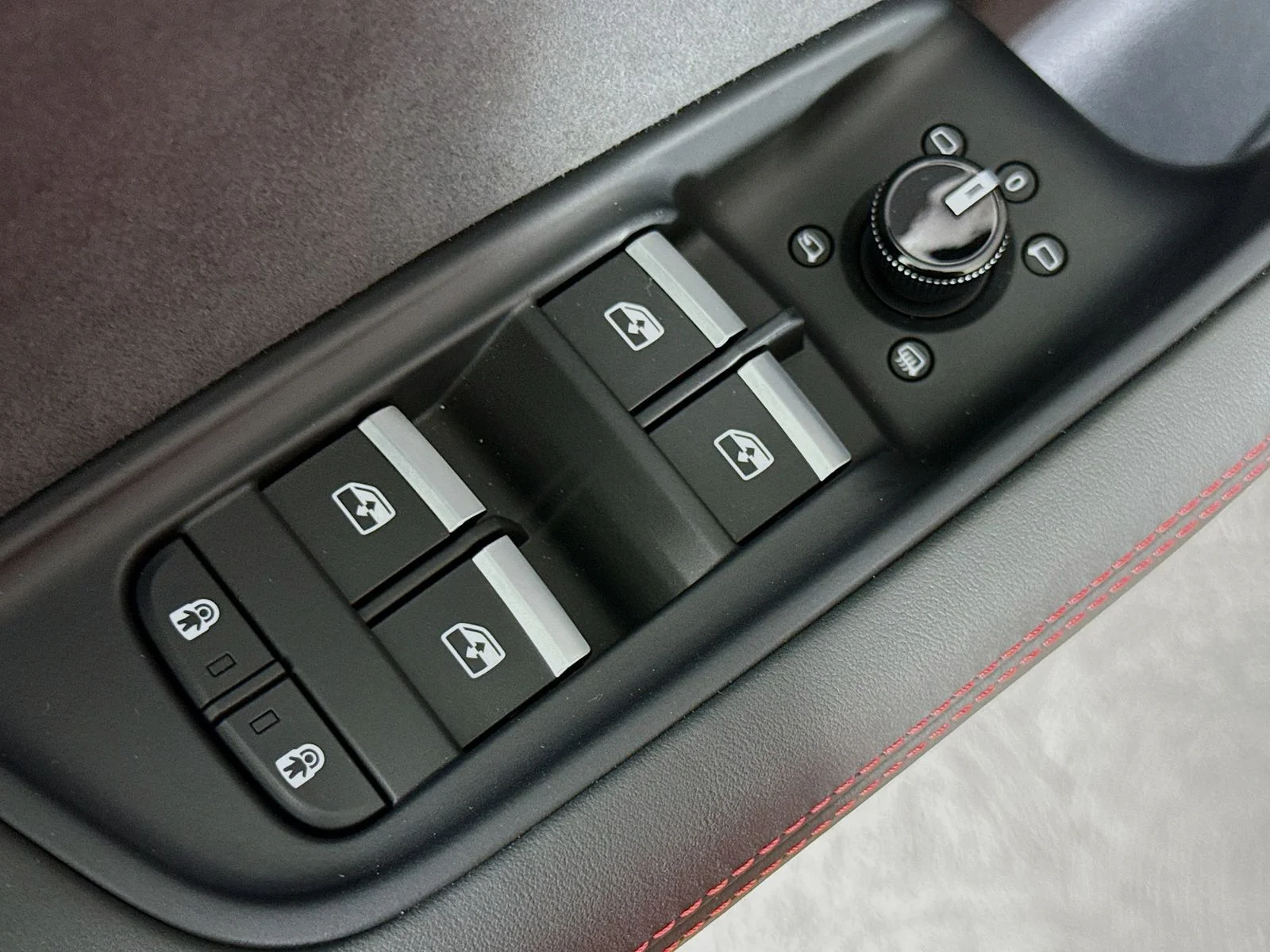 New 2025 Red Audi 4.0T image 18