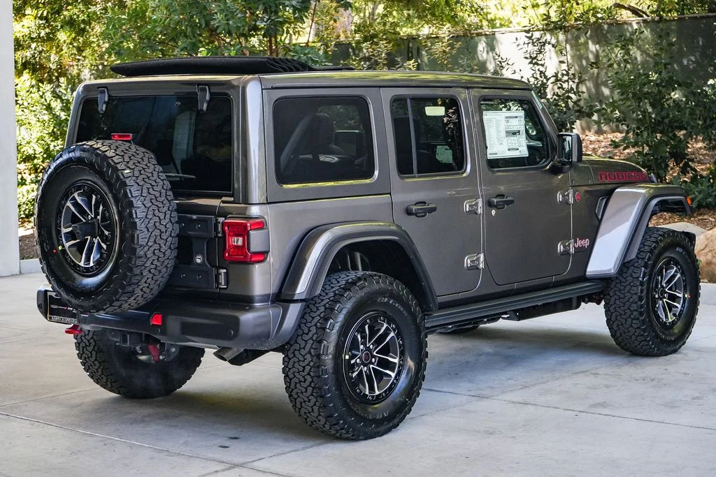 New 2026 Granite Crystal Metallic Clear-Coat Exterior Paint Jeep Rubicon X image 6