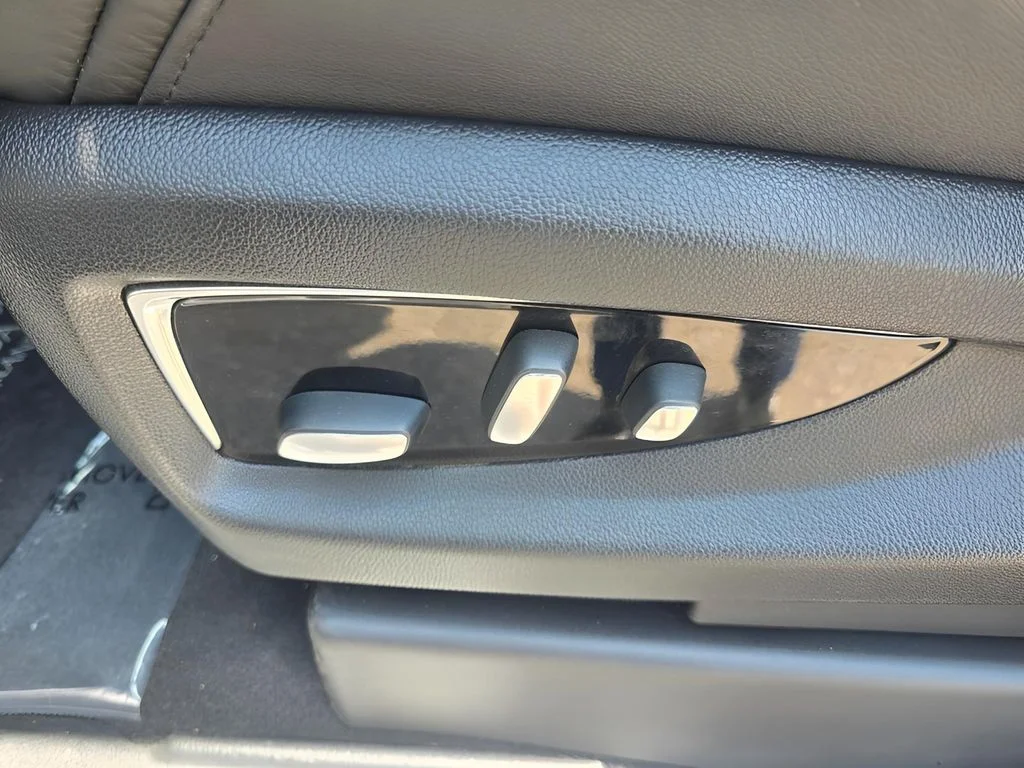Used 2019 Radiant Silver Metallic Cadillac Luxury image 14
