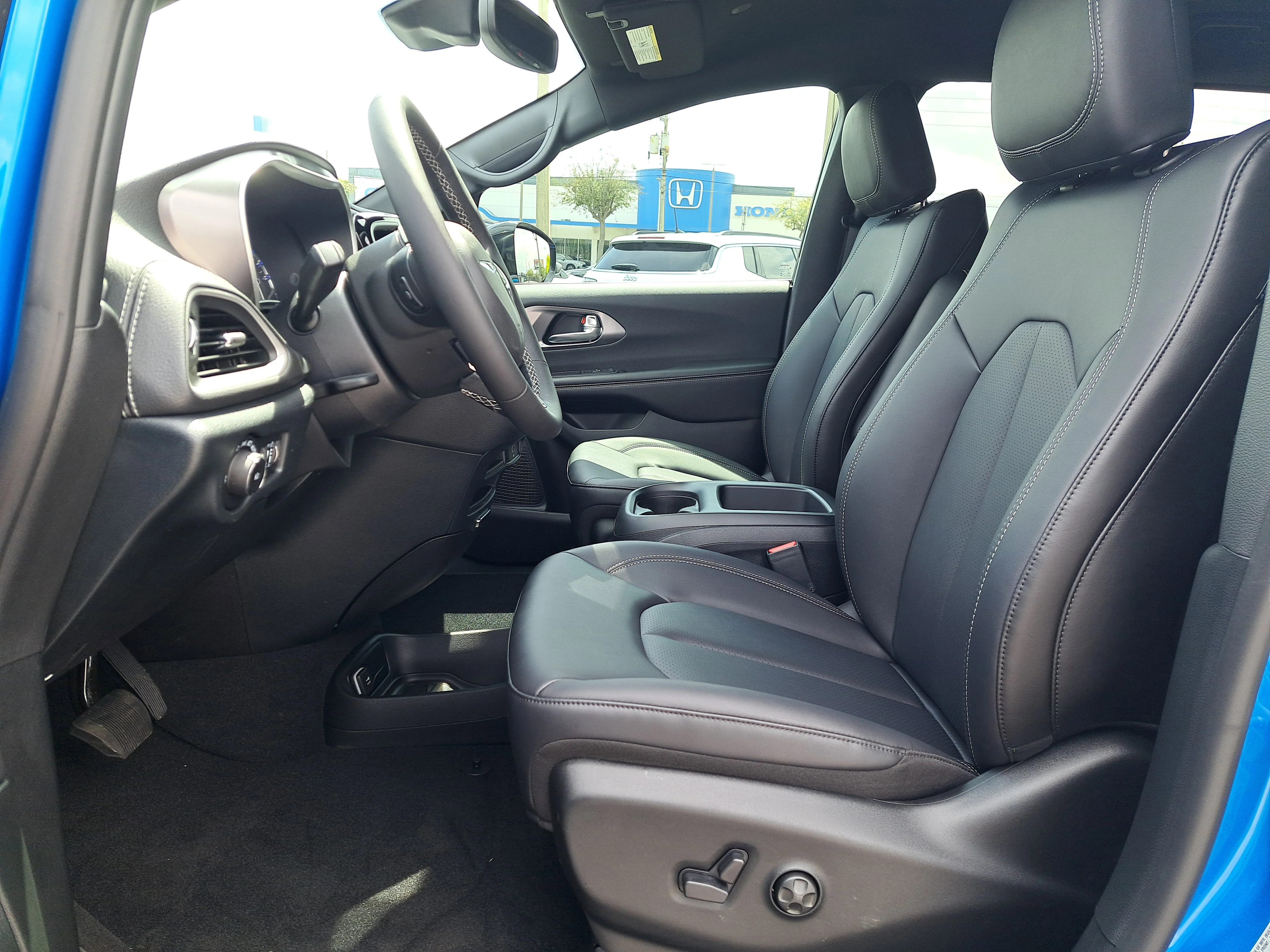 New 2026 Hydro Blue Pearlcoat Chrysler Select image 12
