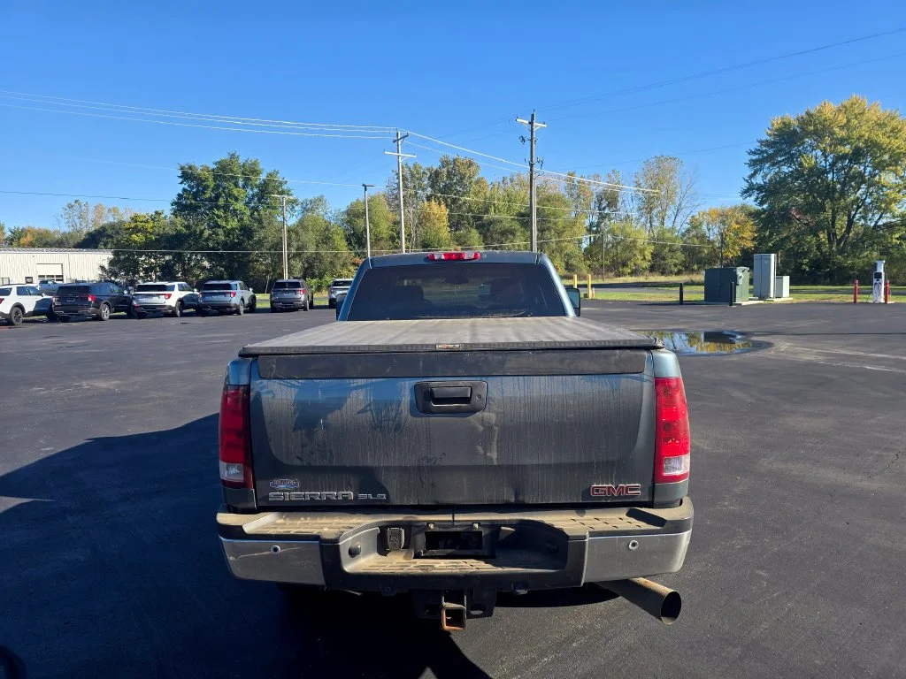 Used 2011 Stealth Gray Metallic GMC SLE image 5