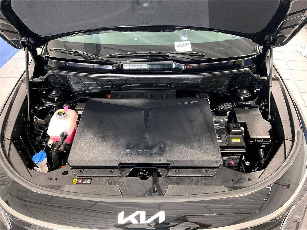 Used 2025 Black Kia Wind image 30