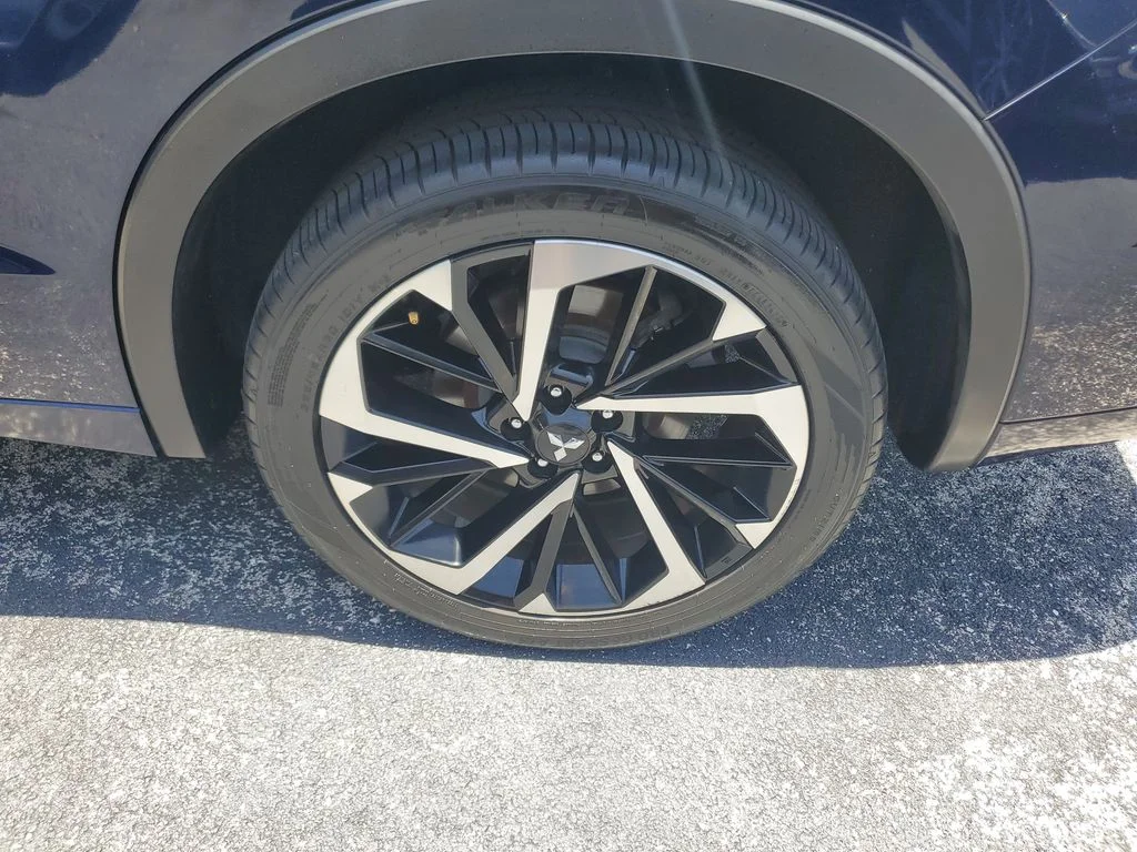 Used 2022  Mitsubishi SEL image 7