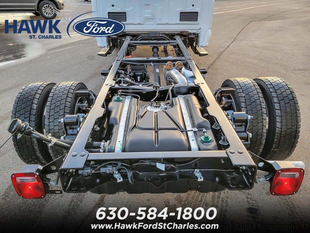 New 2026 Oxford White Ford F-450® XL image 14