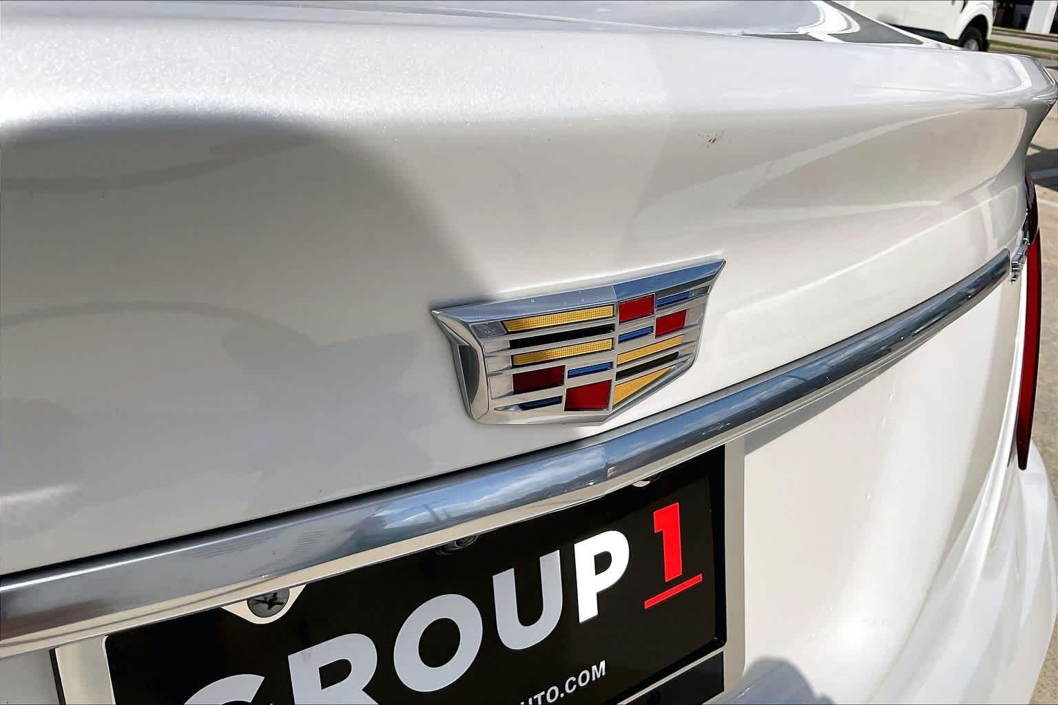 Used 2023 Crystal White Tricoat Cadillac Luxury image 28
