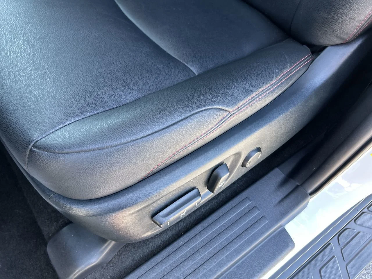 Used 2024  Toyota  image 22