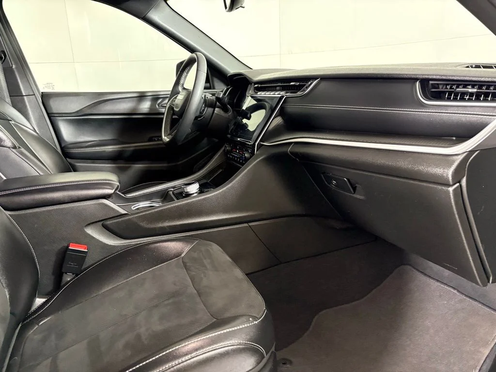 Used 2023 Black Jeep Altitude image 14