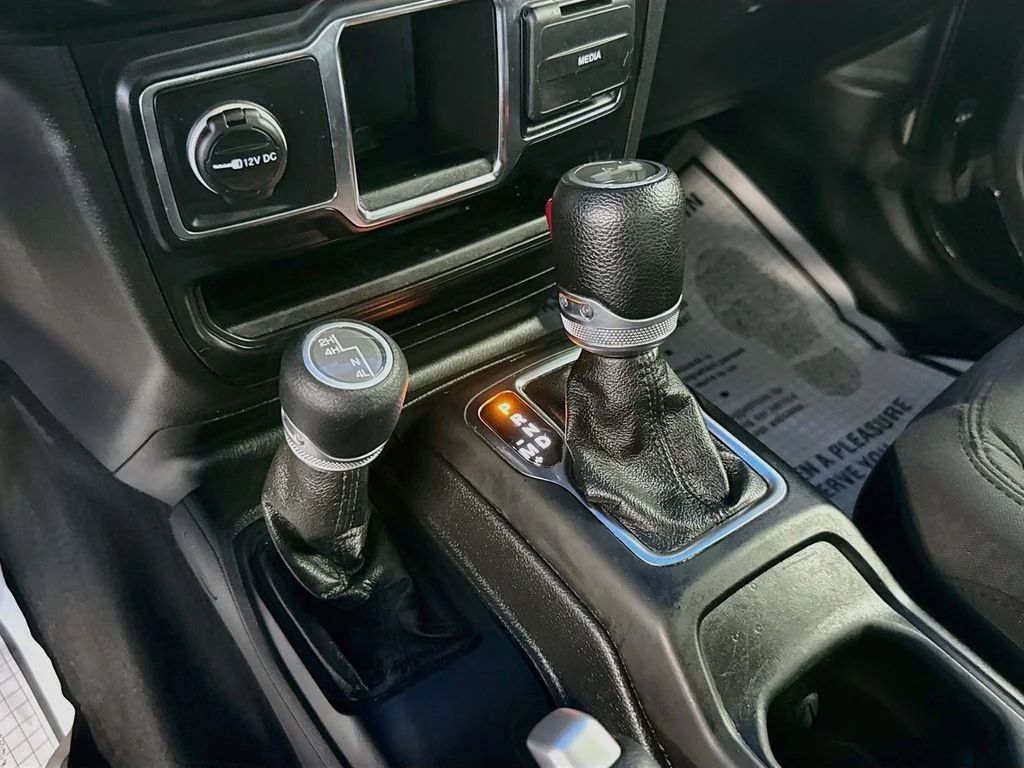 Used 2021 Black Jeep Unlimited Sport image 17