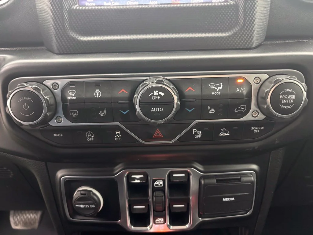 Used 2021 Green Jeep Unlimited Sahara image 6