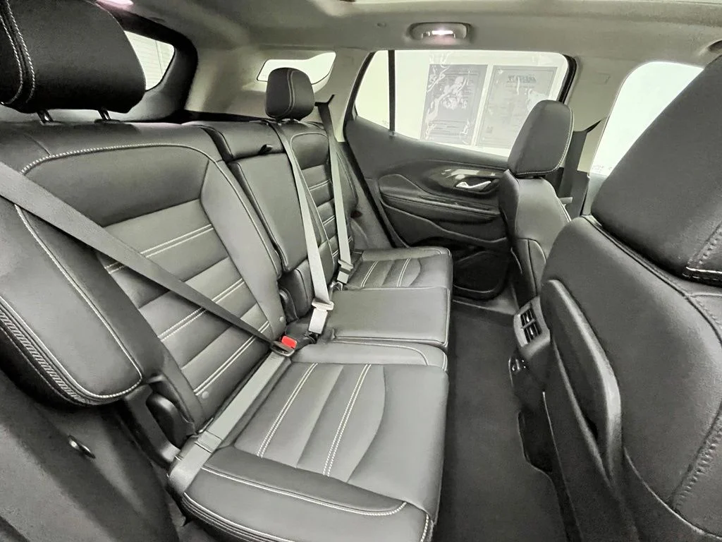 Used 2024 White GMC Denali image 38
