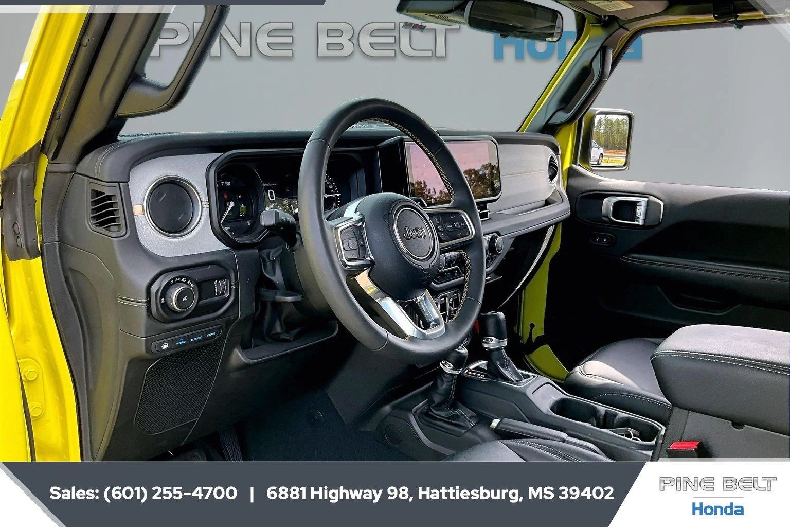 Used 2024 High Velocity Clearcoat Jeep Sahara image 12